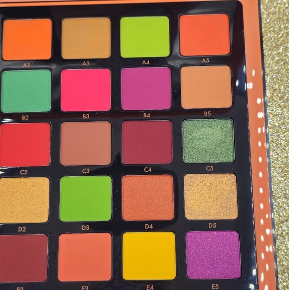 Anastasia Beverly Hills Norvina Pro Pigment Palette Vol. 3 - Picture 4 of 7